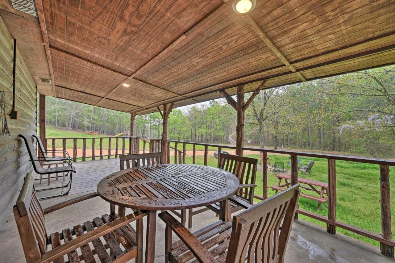 Rustic With Hot Tub Near Lake! Hébergement de vacances *