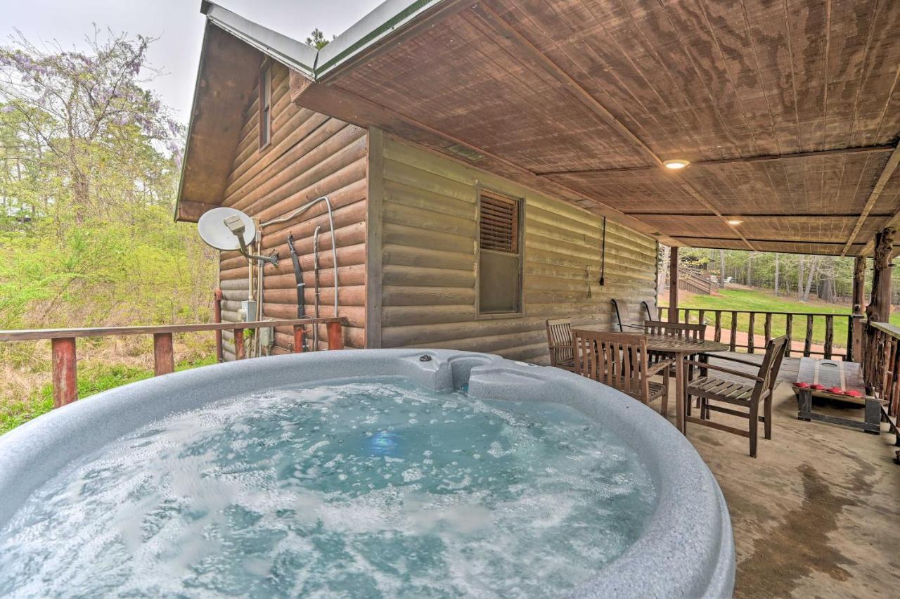 Rustic With Hot Tub Near Lake! Hébergement de vacances